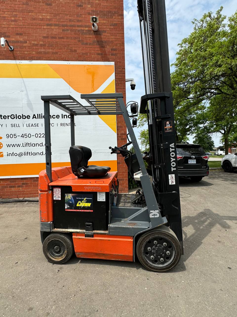 2001 Toyota 5FBCU25 5,000 lbs Electric Forklift